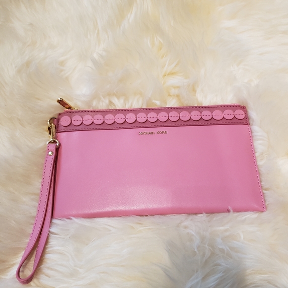 Super cute MK Analise Wristlet - Picture 7 of 7